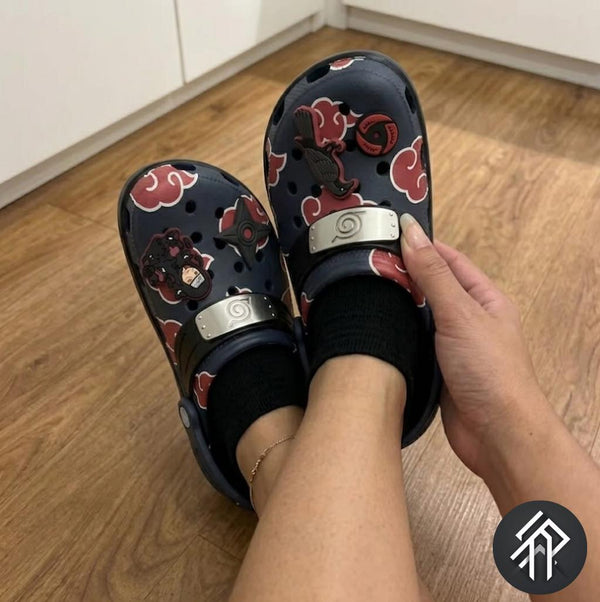 Crocs Personnalisées Unisexe confortable Itachi avec Pins Jibbitz Shinobi mode pour l'été